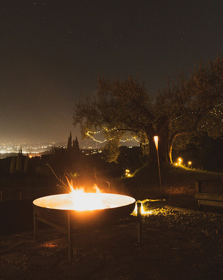 Il braciere nel campo stellato agriturismo perugia