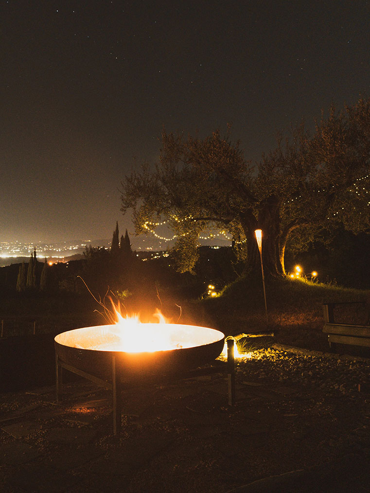 Il braciere nel campo stellato agriturismo perugia